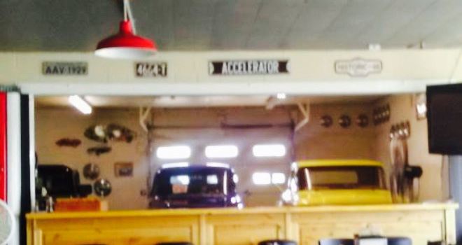 Berts Growler Garage