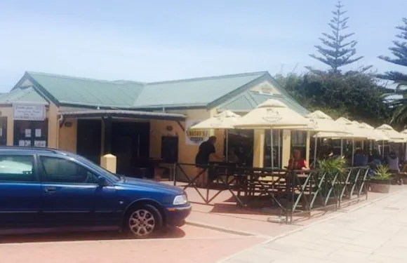 Husky's Restaurant & Bar