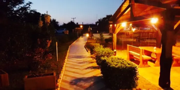 Louie Louise Restaurant & Cocktails