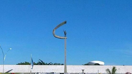 赛力诺纪念馆是巴西利亚挺有名的的纪念碑和雕像，迁都的库比契克