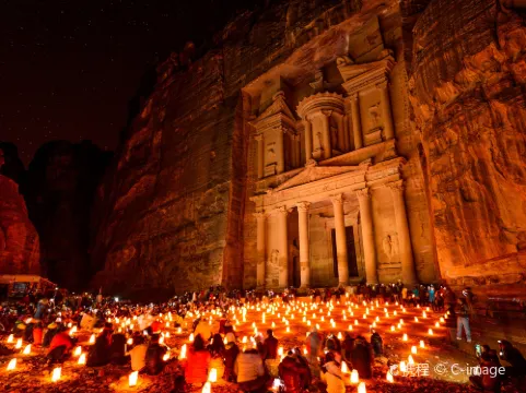 佩特拉：與荒漠中的「粉紅奇蹟」浪漫相遇