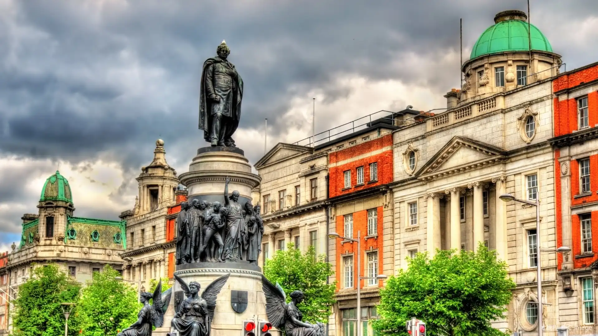 Hotels near O'Connell Monument