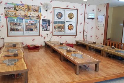 Cheonje Yeon Folk Restaurant