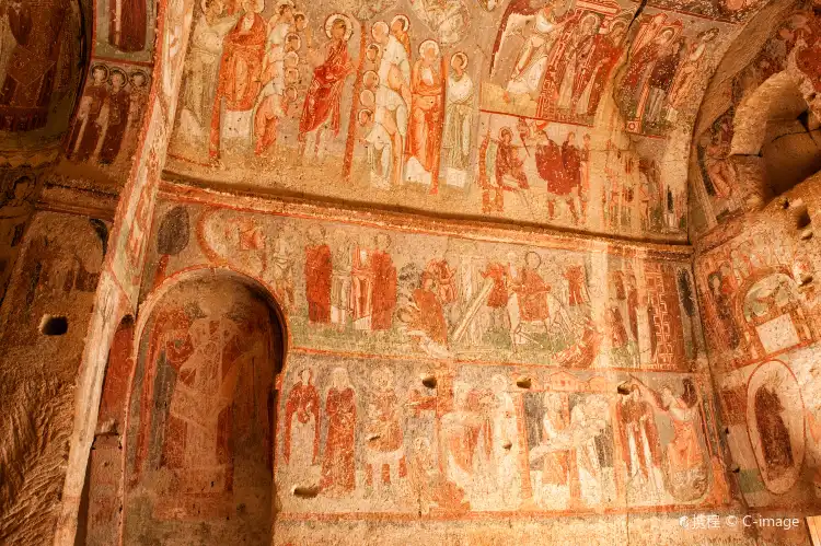 Hotels near Çavuşin Church