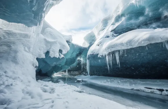 冰島瓦特納冰川純粹藍冰洞體驗可選超級吉普車可選傑古沙龍冰河湖出發