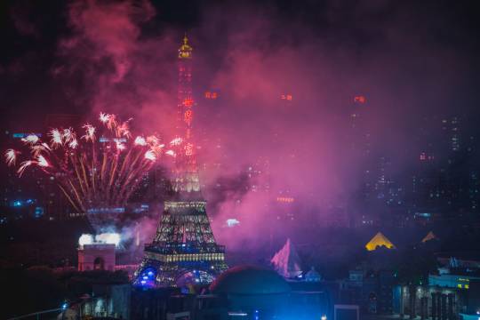 Shenzhen Window of the World + Sea World Culture and Art Center + Diwang Sightseeing · Window of Shenzhen and Hong Kong One-day Tour