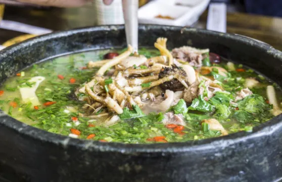 魯朗石鍋雞總店