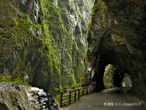 Jiuqu Cave