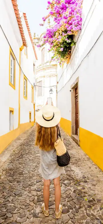 โรงแรมในแอวูรา