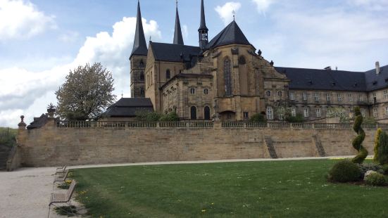 圣米歇尔修道院的尖顶是班贝格的天际线，这座修道院已经有了40