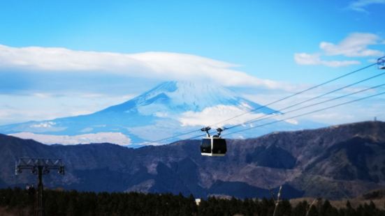 驹岳山缆车基本上是来箱根的游客必坐的缆车。春夏秋冬四季景致各