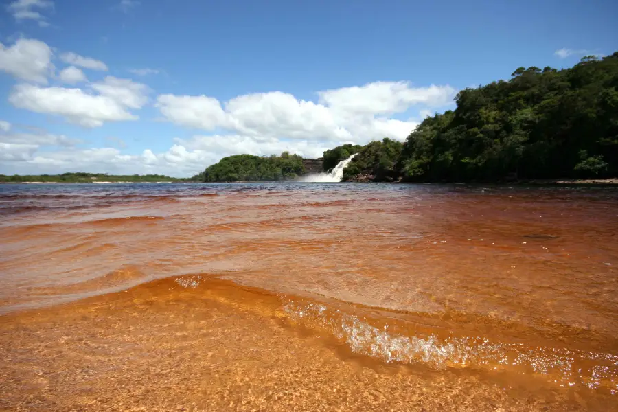 カナイマ湖