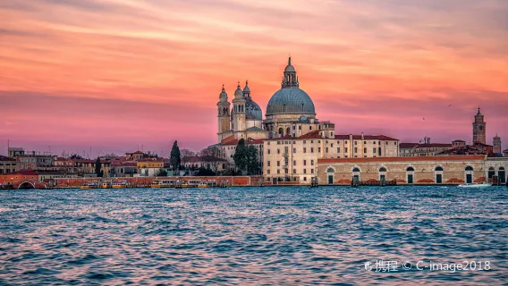 Venice Grand Canal + Rialto Bridge + St. Mark's Square + Bridge of Sighs + Burano Island 1-day tour