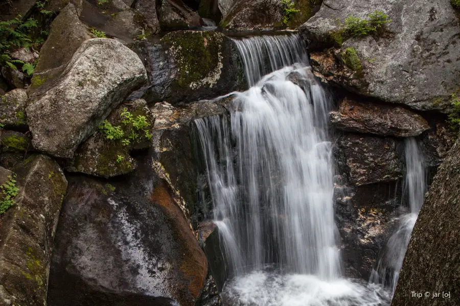 Lost River Gorge & Boulder Caves