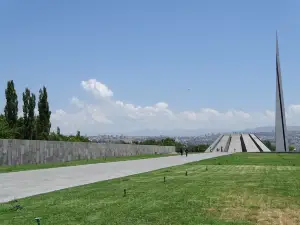 Tsitsernakaberd Mémorial aux Victimes du Génocide Arménien