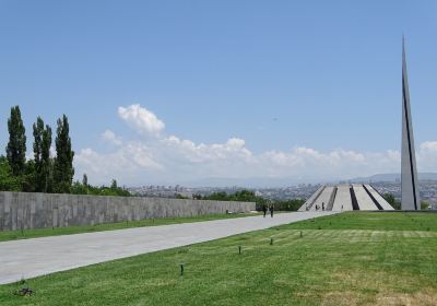 Tsitsernakaberd Mémorial aux Victimes du Génocide Arménien