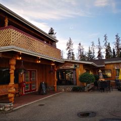 Elk Village Restaurant - Jasper House Bungalows 여행 사진