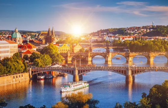 歐洲旅行 捷克 布拉格伏爾塔瓦河遊船晚餐(酒店接送+自助晚餐)