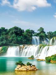 Zangbu Badong Waterfall Group