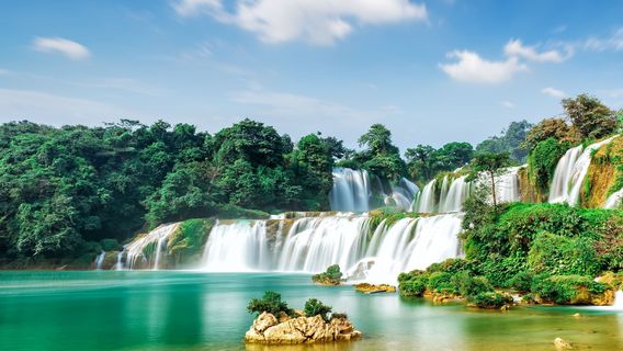 Zangbu Badong Waterfall Group