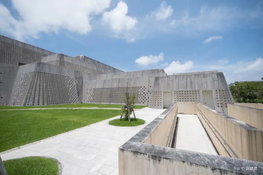 沖縄県立博物館・美術館（おきみゅー）