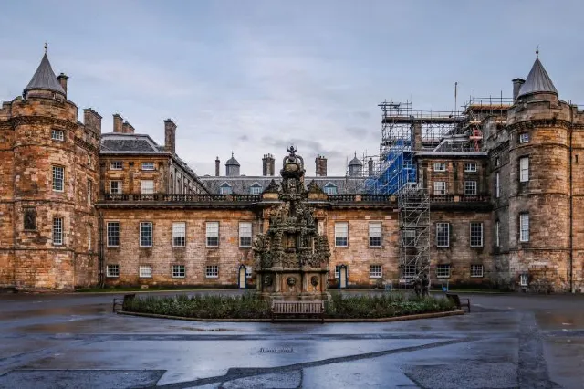 Top Attraction in Edinburgh: Palace of Holyroodhouse 