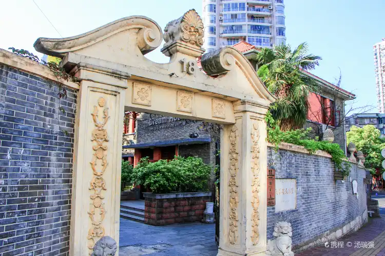 Hotels near British-Style Villa