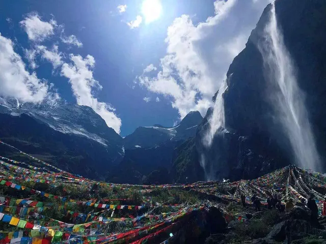 The Incredible Natural Waterfalls in Shangri-La