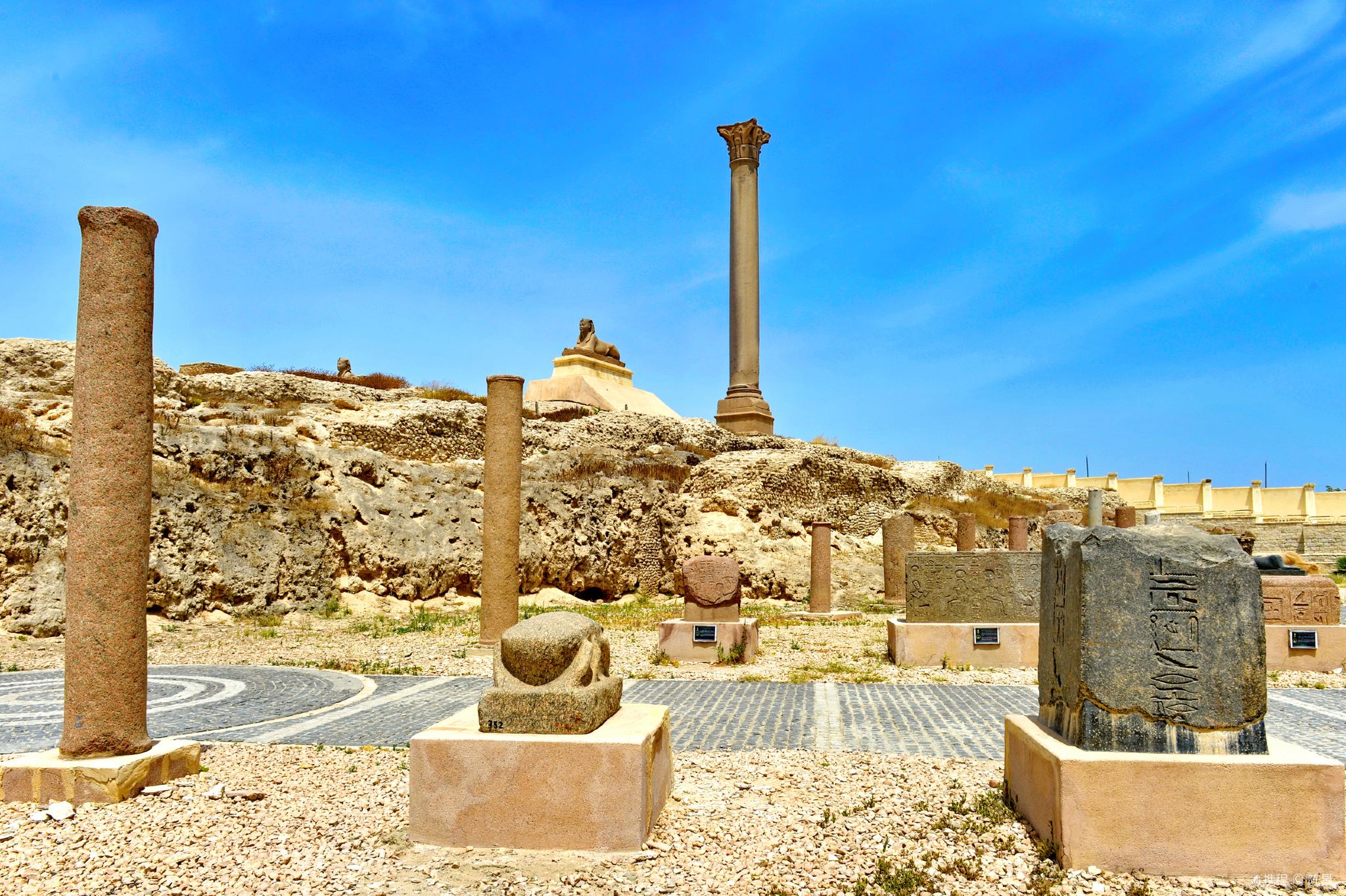 Alexandria 1-day tour: Catacombs of Kom El Shoqafa + Serapeum of Alexandria + Library + Citadel of Qaitbay [Guide + Lunch]