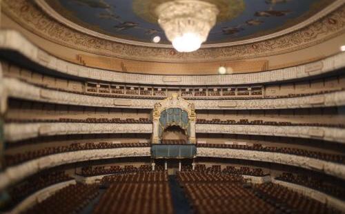俄罗斯著名的几个剧院之一，位于城市的正街上，也是一个欣赏俄罗