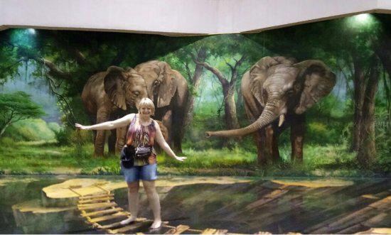 Art in Paradise