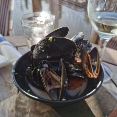Blue Canoe Waterfront Restaurant 여행 사진