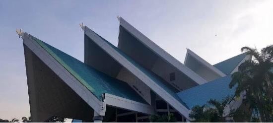 井井有条，接待处，餐厅都很好。座位舒适，风景很棒。但是对于这