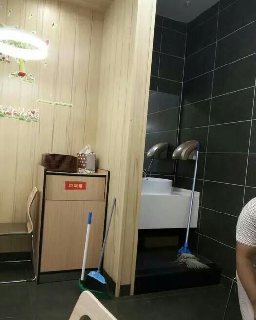 華萊士炸雞漢堡(萬都廣場店)