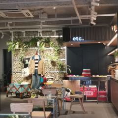 Atmosphere Cafe + Etc. 여행 사진