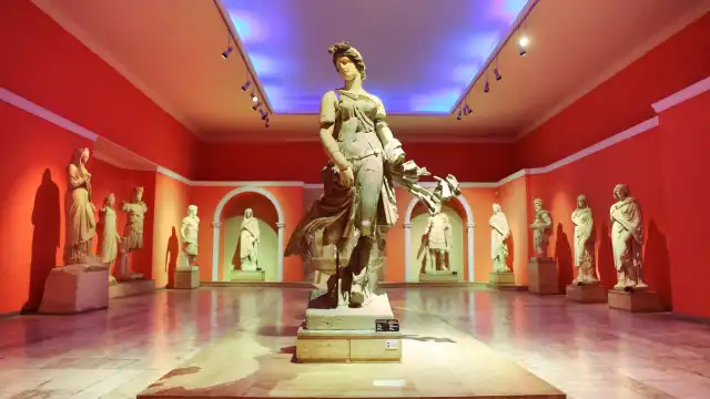 Hotels near Antalya Museum