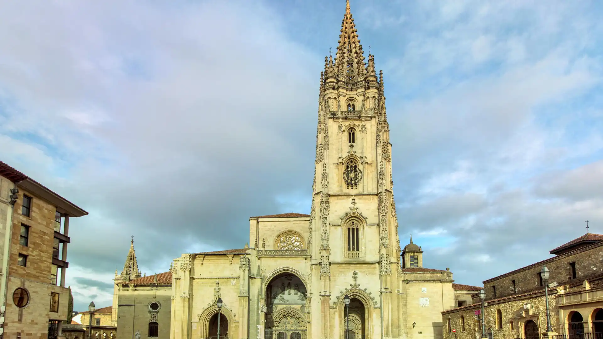 Hotels near Cathedral of San Salvador