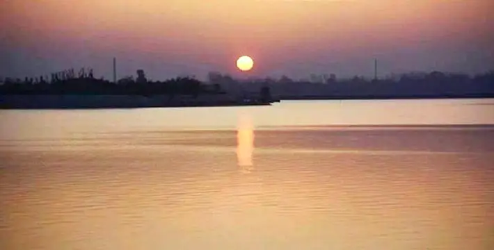 鶴鳴湖風景区