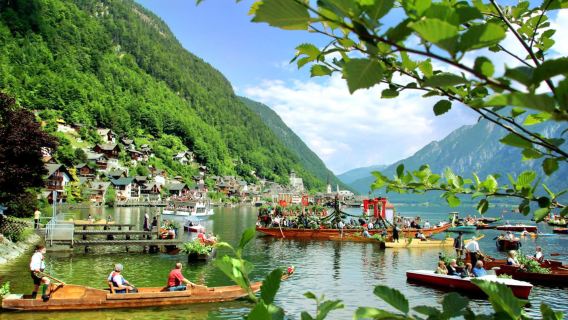 Hallstatt, Hohensalzburg Fortress, and Salzburg Old Town 1-day tour in Austria