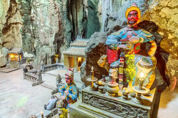 Hotel dekat Hoa Nghiem Cave