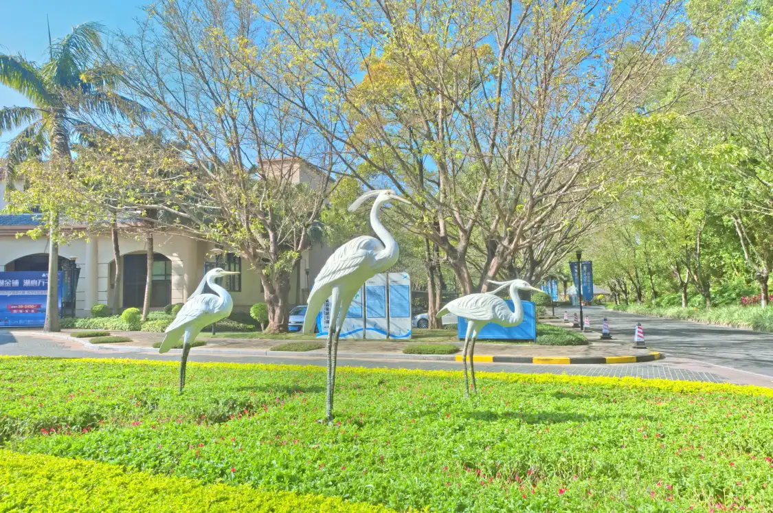 Hotels near Egret Lake