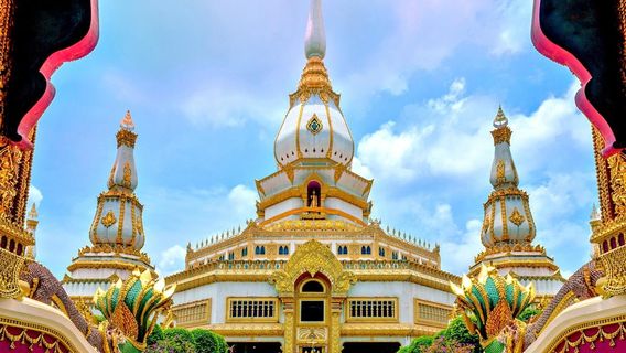 Phra Maha Chedi Tripob Trimongkol