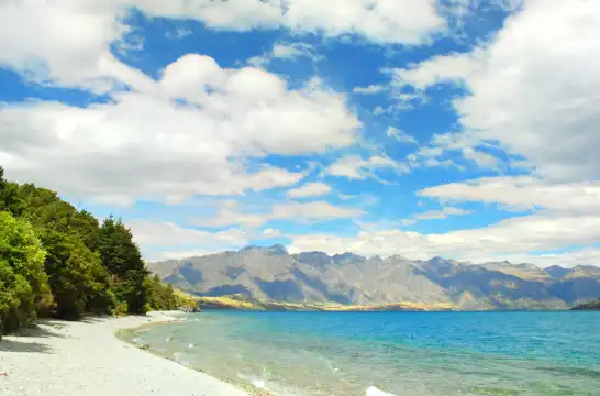 Hotels near Sunshine Bay Track