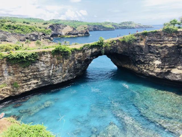 努沙伯尼達島