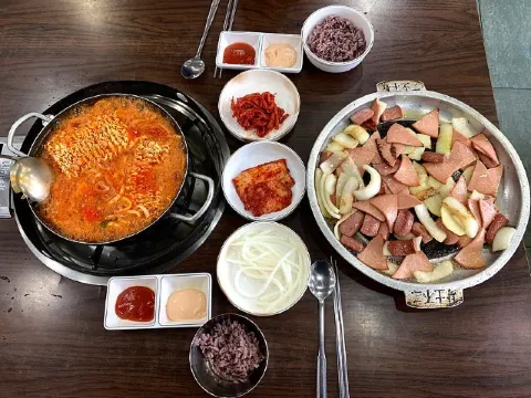 2026 서울 맛집 추천 BEST 8 | 내돈내산 간장게장부터 설렁탕, 해물파전, 부대찌개 등 직장인 점심 메뉴 추천!
