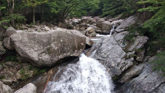 天堂寨景區交通的第一站，基本半天時間久可以游完，走的快的兩個