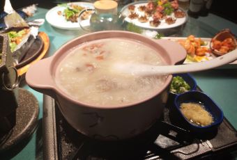 大匠工房古船木艺术餐厅·猪肚鸡专门店(兴工北街店) User Photo