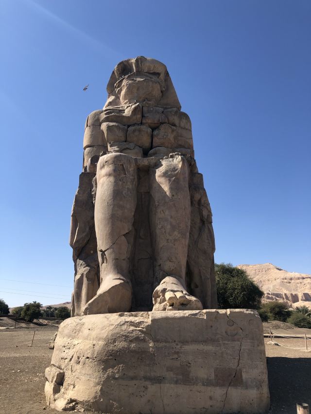 メムノンの巨像
