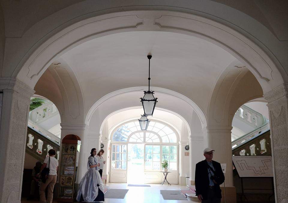 We were rewarded with beautifully view of hallway, room and communal facilities by entering to inside the #gödöllőpalace in #pest county, central #hungary.

#inspiration
#happynewyear