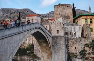 #stari Old bridge at historic town of #mostar , spanning a deep valley of the Neretva River, developed in the 15th and 16th centuries as an Ottoman frontier town and during the Austro-Hungarian period in the 19th and 20th centuries in #bosnia

#unforgettableexperiences 
#happynewyear